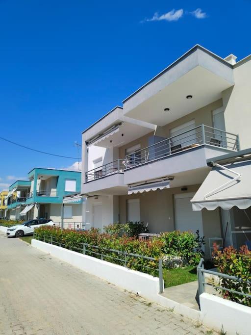 Poolview Apartment Ofrinion Exterior photo
